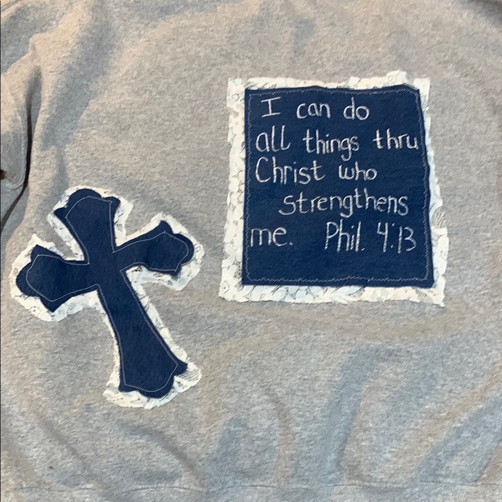 Upcyclef xl Gray Sweatshirt with Blue Heart Patch - Picture 4 of 5